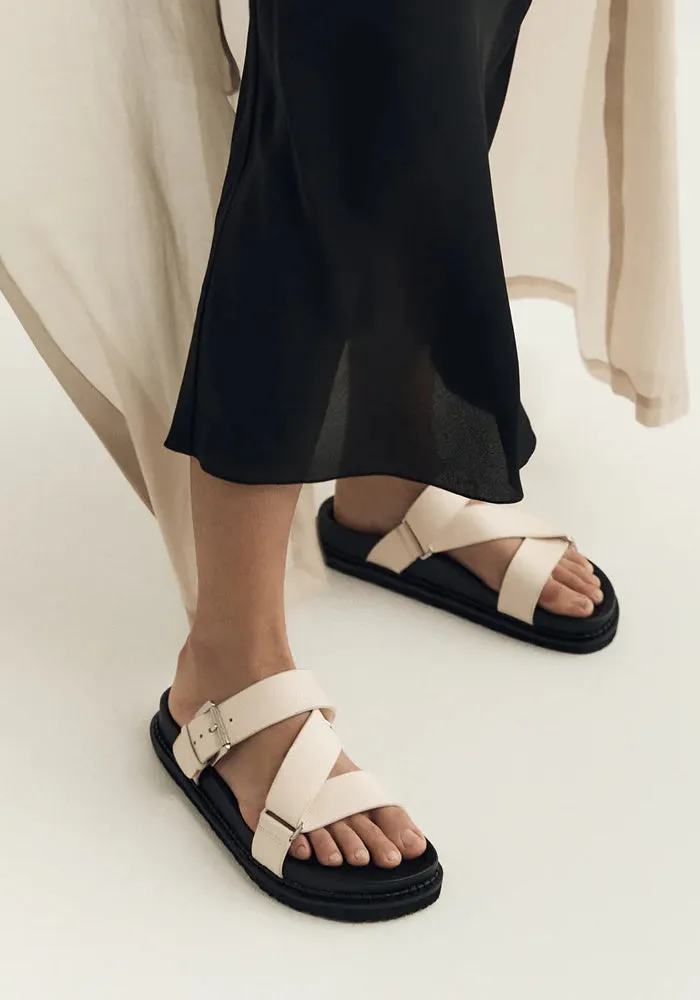 Aki Slides - Tofu