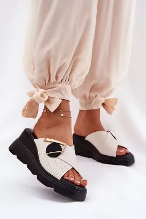 Elegant women's beige leather sandals