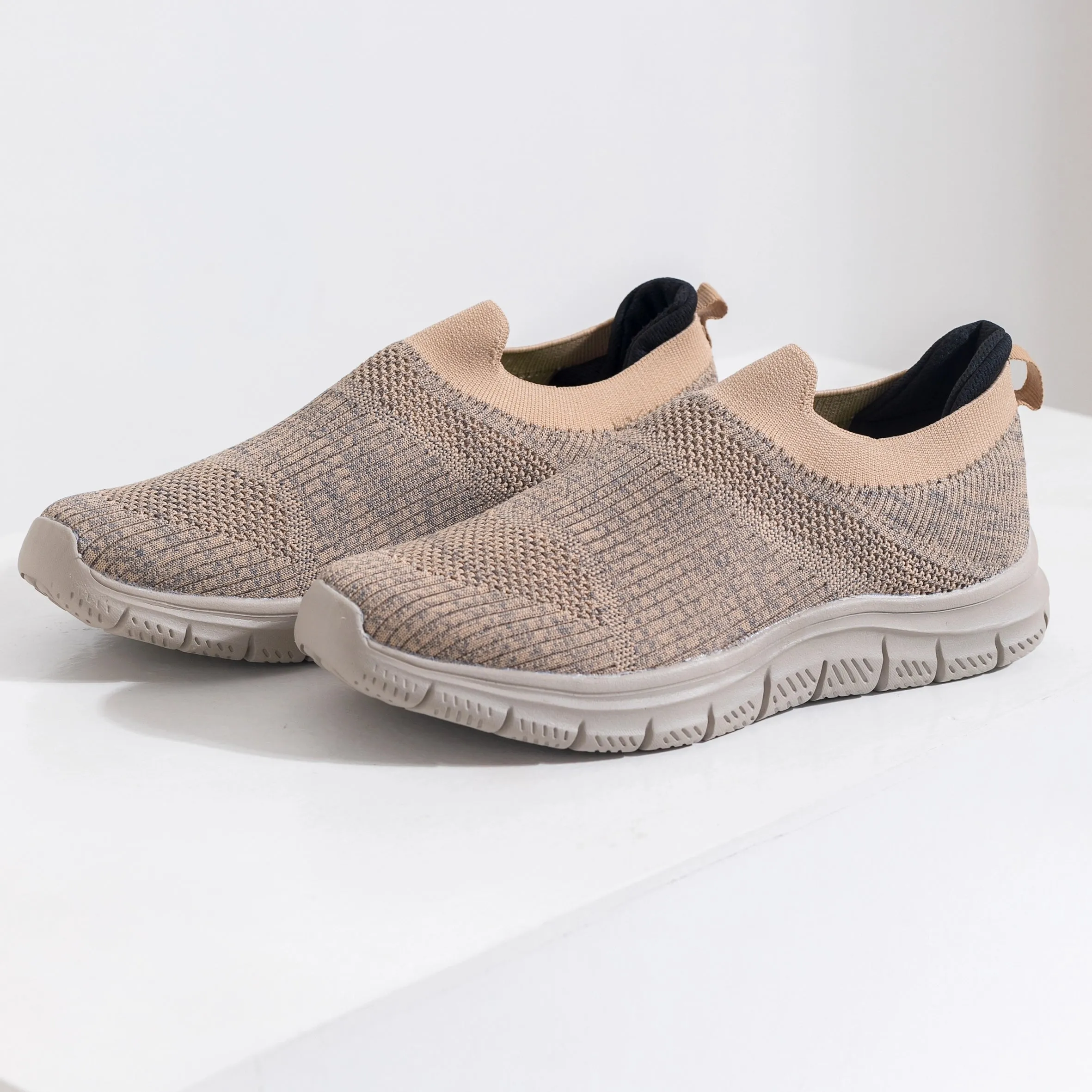 FlexiStride Slip on men sneaker | Beige