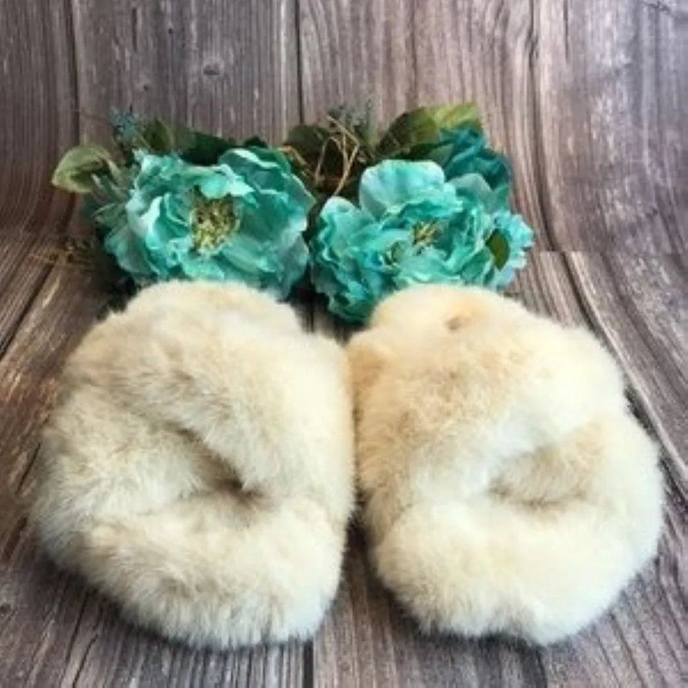 J/SLIDES CHARLI OFF WHITE FAUX FUR SLIDE SANDALS 6M