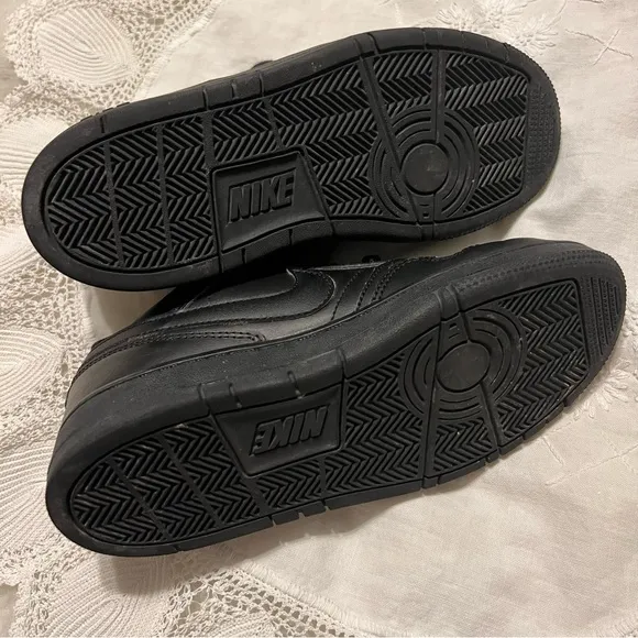 Nike All Black Sneakers 394657-001 Kids Youth Size 2 Lace Up Low Top Unisex