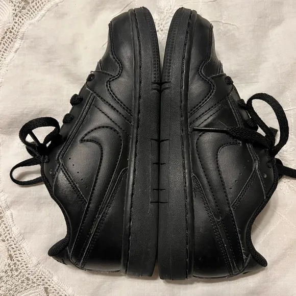 Nike All Black Sneakers 394657-001 Kids Youth Size 2 Lace Up Low Top Unisex