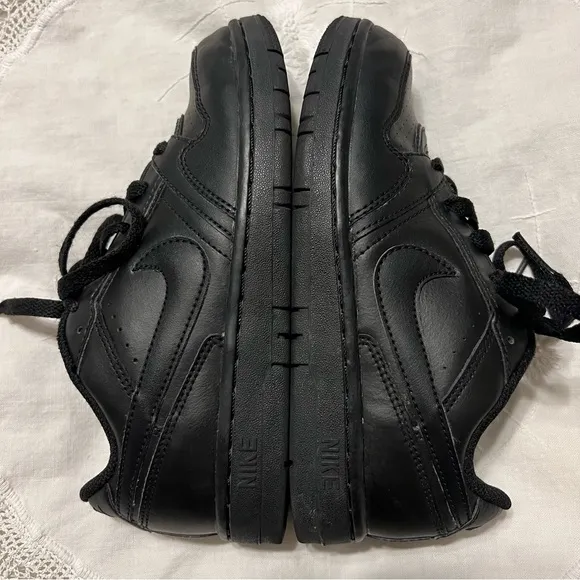 Nike All Black Sneakers 394657-001 Kids Youth Size 2 Lace Up Low Top Unisex
