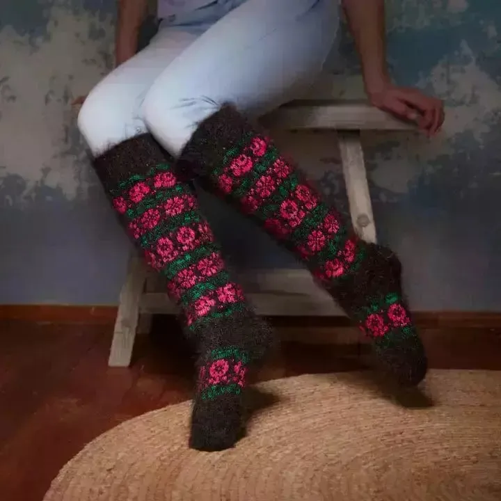 Siberia Spirit Bountiful Blossoms Under-the-Knee Socks