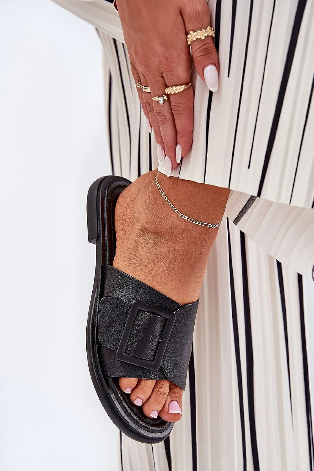 Women leather sandals with a flat heel