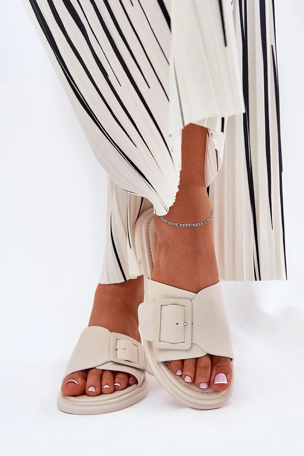Women leather sandals with a flat heel