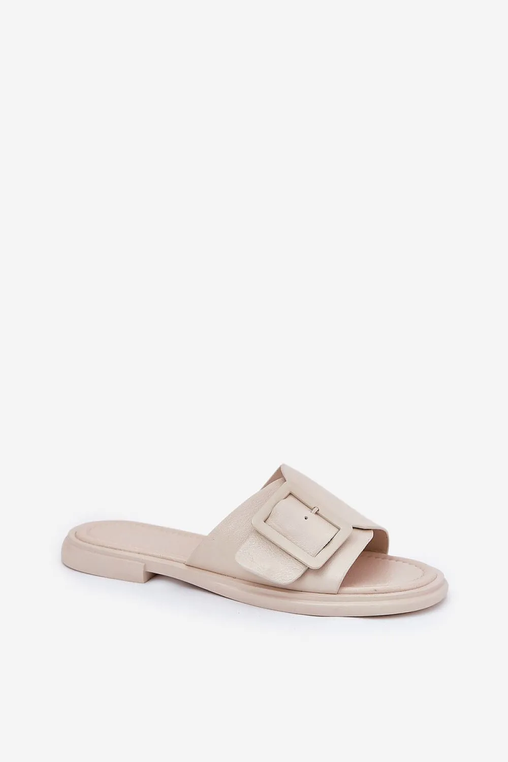 Women leather sandals with a flat heel